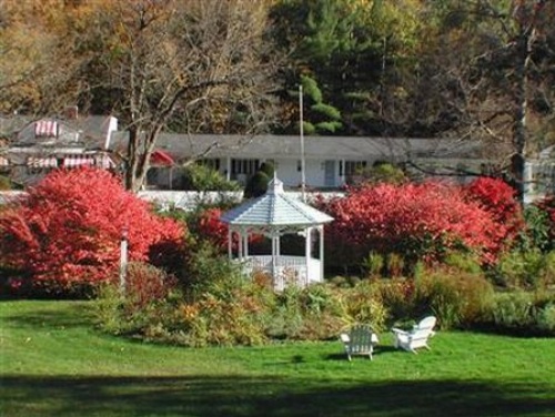 1896 House Country Inn & Motels image 3